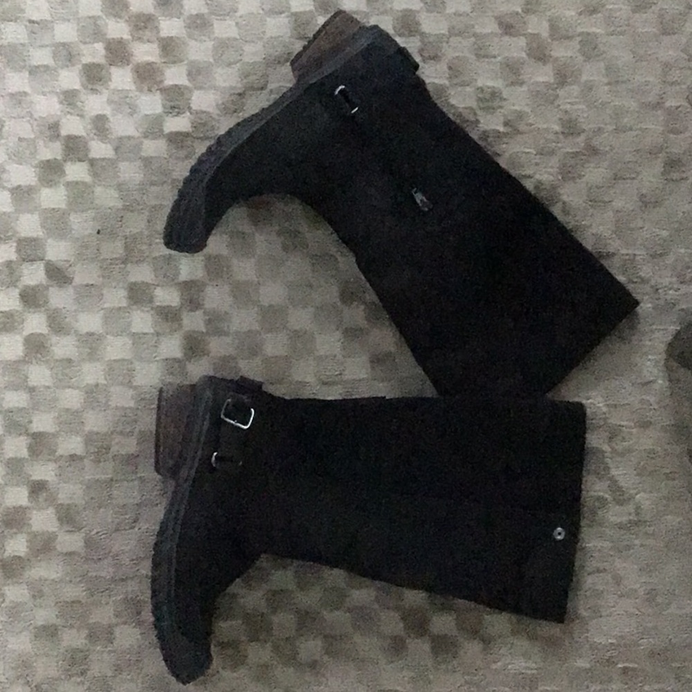 Black, water proof boots with rubber tip